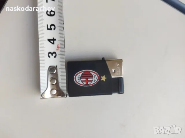 Колекционерска мини запалка с логото на футболен клуб Милан - Италия, снимка 5 - Фен артикули - 50068715