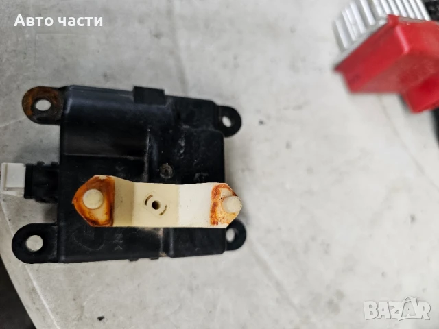 Mazda Demio 1999 Задвижващ механизъм на въздушната клапа 3027030840, снимка 2 - Части - 51116766