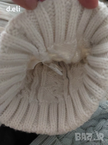 Зимни шапки. Бял, Бежов, Светлосин, снимка 2 - Шапки - 52011734