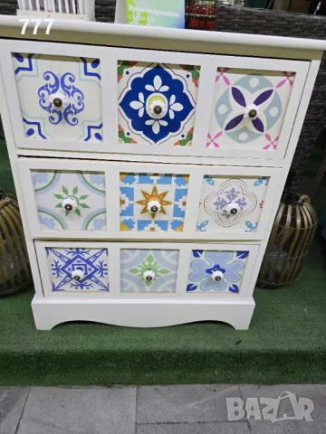 Дървен шкаф 