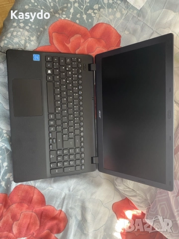 лаптоп и зарядно Acer ES1