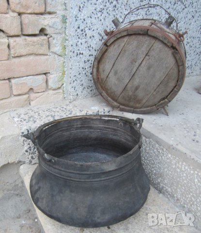 Много стар бъкел буре бъклица с дръжка, бакър, бакърче, менци, стара лейка