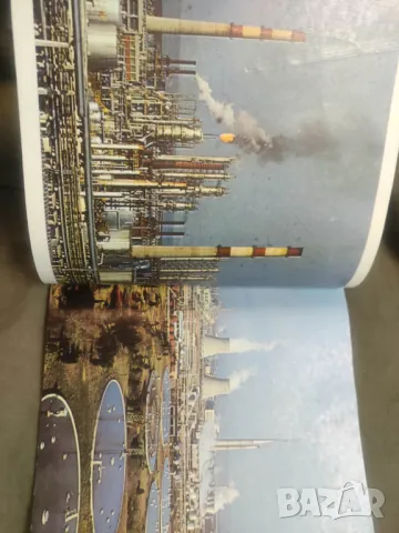 Продавам книга "Бургас - Емил Марков, Стойчо Гоцев" Албум с много снимки от  НРБ, снимка 3 - Други - 49982830