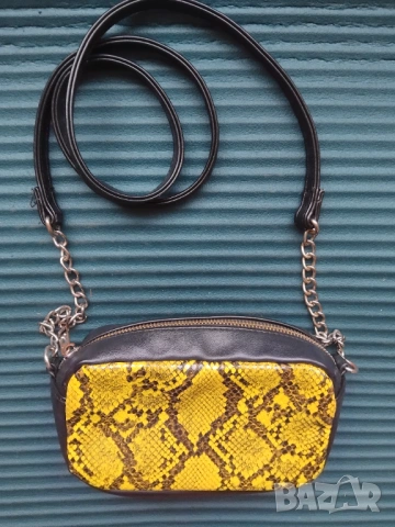 Bershka дамска чантичка, снимка 4 - Чанти - 53937272