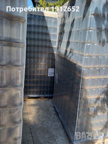 Продава нови винтови буркани -0.720мл.продава и на бройка според нуждите.буркани за пчелен мед,компо