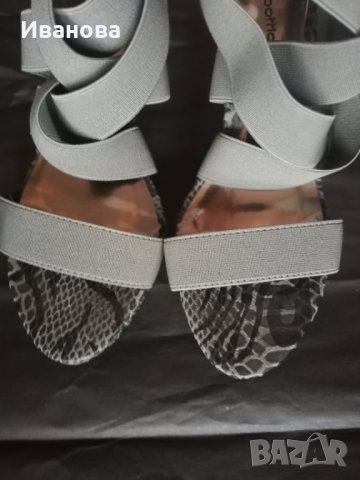 Сандали с висок ток