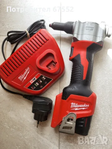Акумулаторна нитачка Milwaukee M12 BPRT. С батерия и зарядно