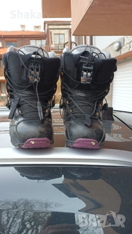 Продавам дамски сноуборд обувки North Wave с автомати Drake