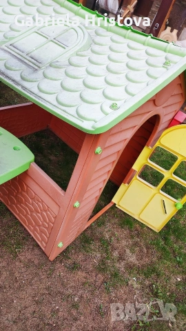 детска къща и пързалка 