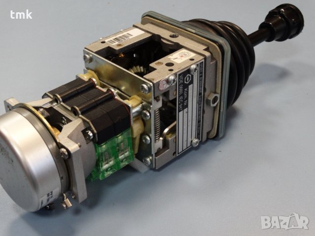 Двупозиционен джойстик SPOHN & BURKHARDT UNS02AKAR, снимка 10 - Резервни части за машини - 29834773