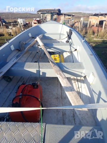 Продавам лодка за риболов в добро състояние двигател сменени свещи и масло работи перфектно , снимка 3 - Такъми - 53265788