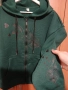 3xl НОВ ТОПЪЛ СУИТШЪР В МАСЛЕНО ЗЕЛЕН ЦВЯТ С ЦИП,КАЧУЛКА И ЩАМПА ОТПРЕД И НА ЛЕВИЯ РЪКАВ, снимка 4