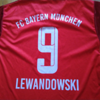 Байерн Мюнхен футболна фен тениска и №9 Левандовски размер М отлична, снимка 9 - Футбол - 44605698