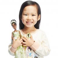 Прекрасна кукла Тиана с подарък висулка, Дисни, снимка 3 - Кукли - 30782525