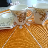 Чаши за кафе 2 броя и чинийки 2 броя в луксозна кутия. Материал fine bone china. , снимка 3 - Чаши - 42386656