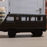 УАЗ 3972 линейка 1990 - мащаб 1:43 на DeAgostini моделът е нов в блистер, снимка 2 - Колекции - 44322404