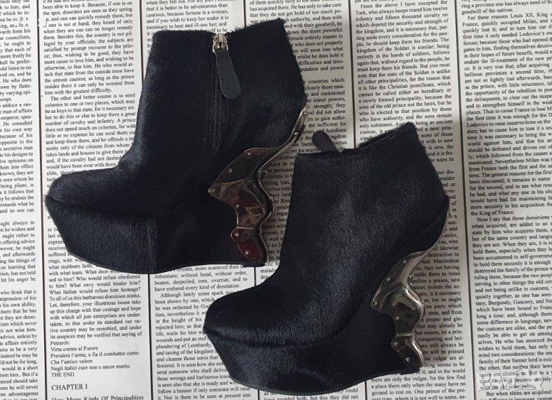 Дамски боти Alexander McQueen 36 номер, снимка 1