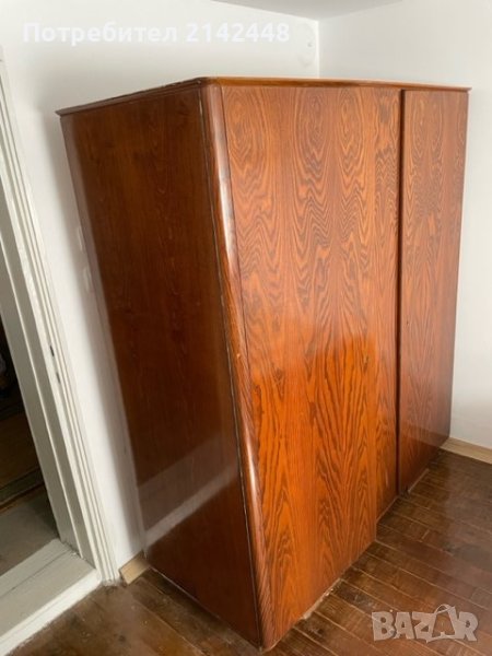 Гардероб Двукрилен с 3 чекмеджета и 4 рафта от орехово дърво с оригинално лаково покритие, снимка 1
