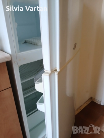 Хладилник среден размер , снимка 3 - Хладилници - 52329994