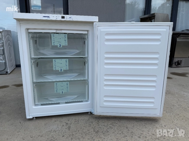 Малък фризер Либхер с 3 чекмеджета Като нов 