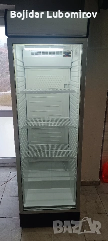 вертикална хладилна витрина 