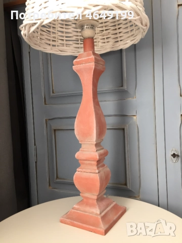 Нощна лампа с ратанов абажур