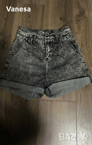 Сиви къси дънкови гащи