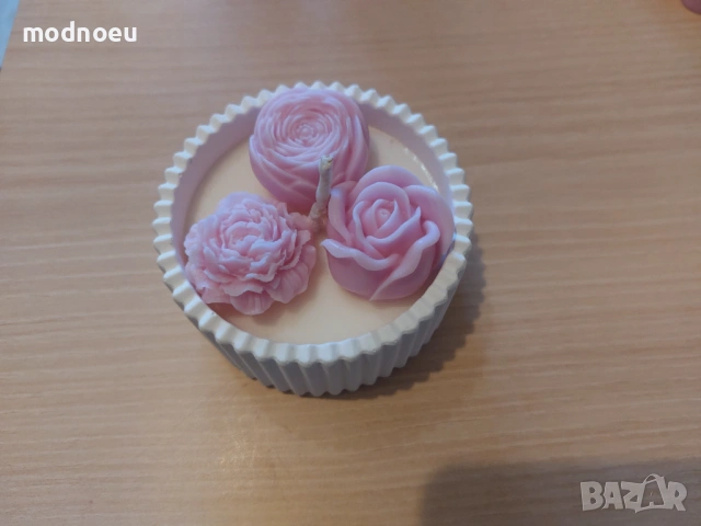 Свещ рози в кашпа, снимка 3 - Романтични подаръци - 53344958