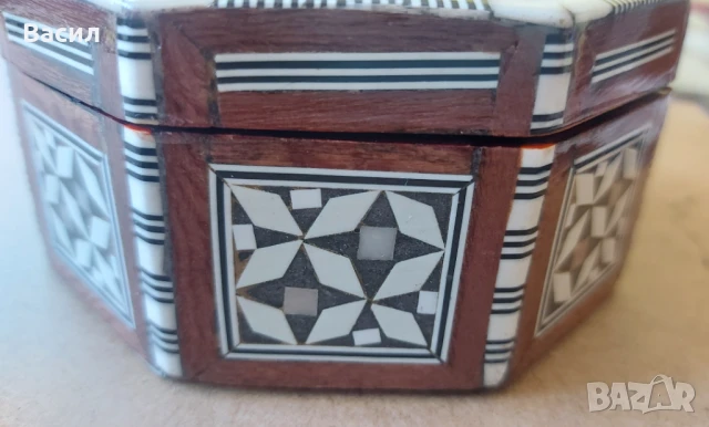Стара дървена кутия за бижута седеф Интарзия, снимка 4 - Антикварни и старинни предмети - 50903162