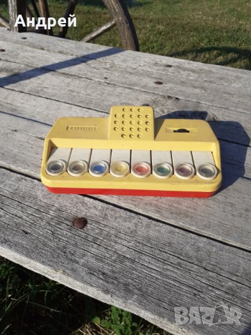 Стара музикална играчка Laura