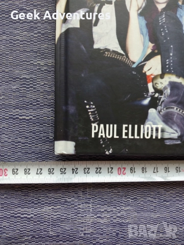 Guns & Roses - The Life and Times of a rock n roll band - Книга, Рок Група Биография, снимка 11 - Други - 51585597