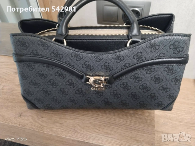 Дамска чанта Guess, снимка 2 - Чанти - 53943428