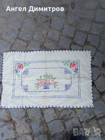 Бродерия покривка , снимка 2 - Антикварни и старинни предмети - 47332844