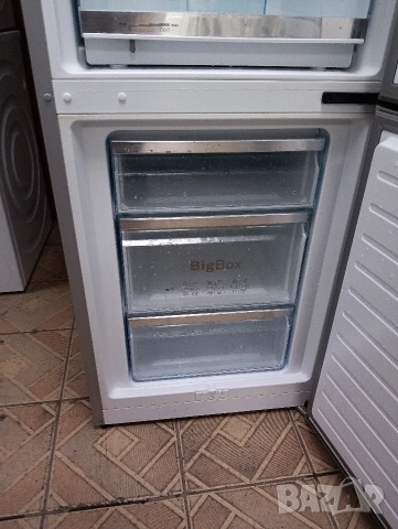 Иноксов комбиниран хладилник с фризер Бош Bosch А++ с две години гаранция!, снимка 5 - Хладилници - 53979961