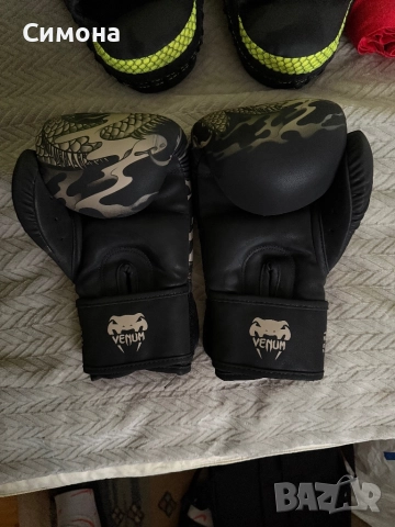 VENOM Комплект Боксови Ръкавици Dragons Flight  12 oz + лапи, снимка 5 - Бокс - 52755628
