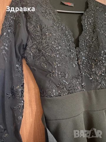 Стилна  черна  рокля  с дантел