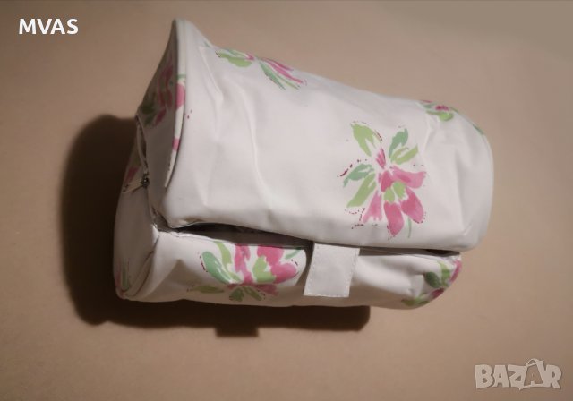 Нов несесер за козметика на AVON бял с цветя, снимка 5 - Други - 37747368