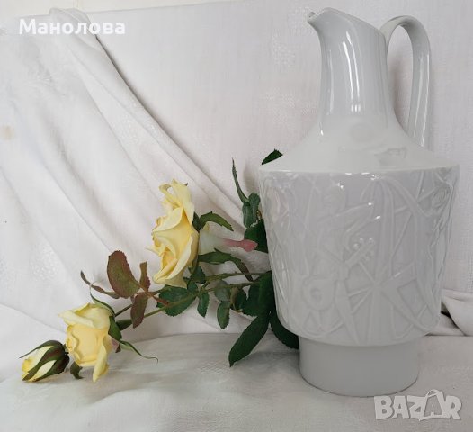 Порцеланова ваза Op Art, от серията Paradise, което се отнася до мотивите на декора.