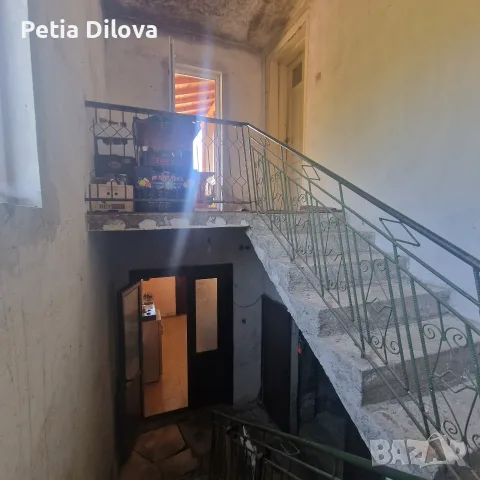 Собственик:  Просторна двуетажна къща в центъра на тихо подбалканско село, снимка 7 - Къщи - 56028208