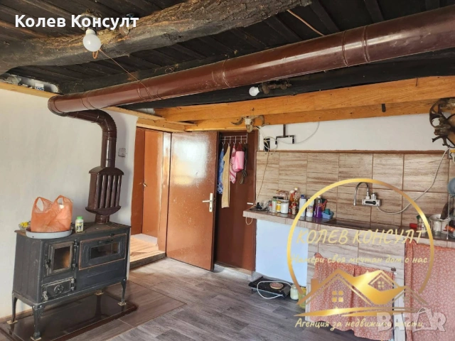 Двуетажна къща в село Сърница, община Минерални бани, област Хасково, снимка 2 - Къщи - 54189164