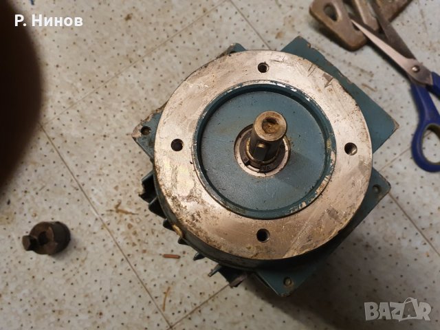 редуктор 2 оборота в минута за заварчици реверс подходящ за заварачна техника, снимка 7 - Електродвигатели - 32123097