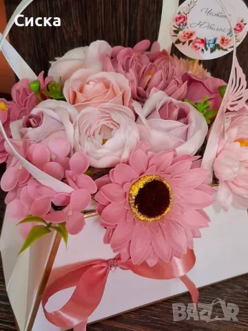 Кокетна дамска чанта със сапунени цветя от пластичен сапун, снимка 7 - Подаръци за жени - 50099706