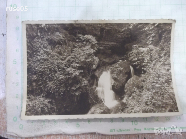 Снимка стара на малък водопад