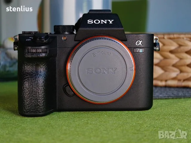 Продавам фотоапарат Sony A7 III - full frame тяло, снимка 3 - Фотоапарати - 56125495