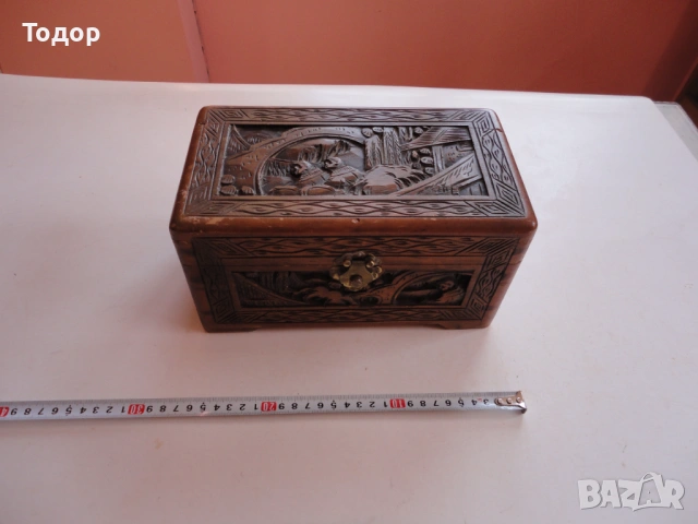 Старинно дървено сандъче ковчеже кутия дърворезба 