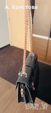 Черна дамска чантичка, снимка 3 - Чанти - 48279670
