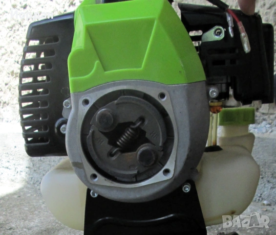 Продавам нов бензинов 2-тактов двигател за тример и други машини..