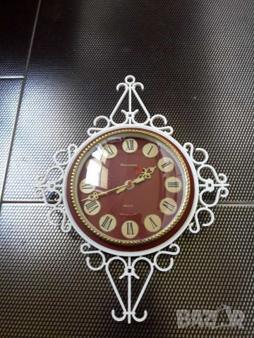 Стар стенен часовник -Янтар , снимка 1 - Антикварни и старинни предмети - 29668142
