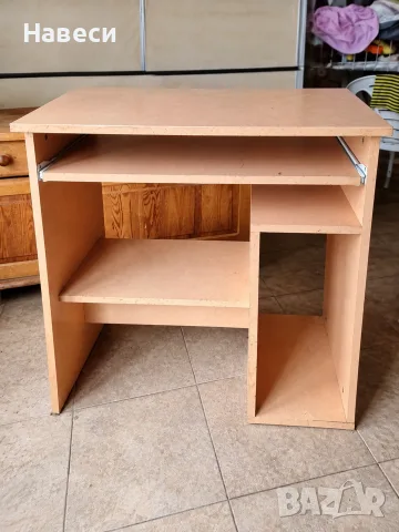 Компютърно бюро с издърпващ се плот – 50 €