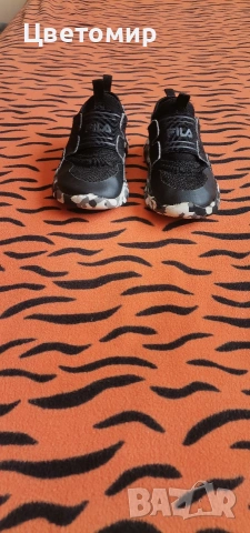 Продавам детски дишащи маратонки 